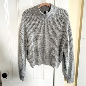 H&M Divided Women’s Cropped Mock Turtleneck Oversized Knit Sweater - Gray Large